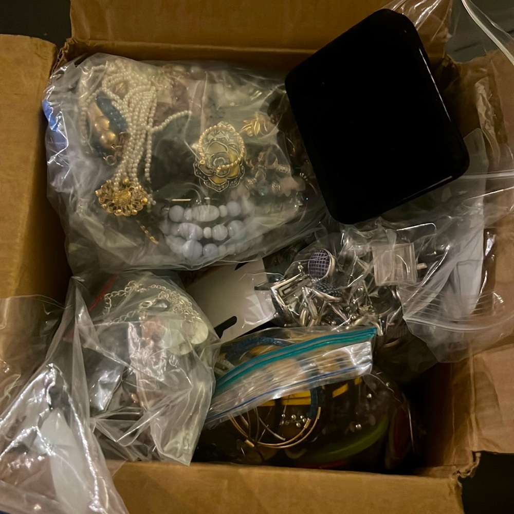 BDJ Discovery Jewelry Lot | 2 LB Wear Repair Craft | Mixed Metals Gold & Silver - Picture 3 of 7